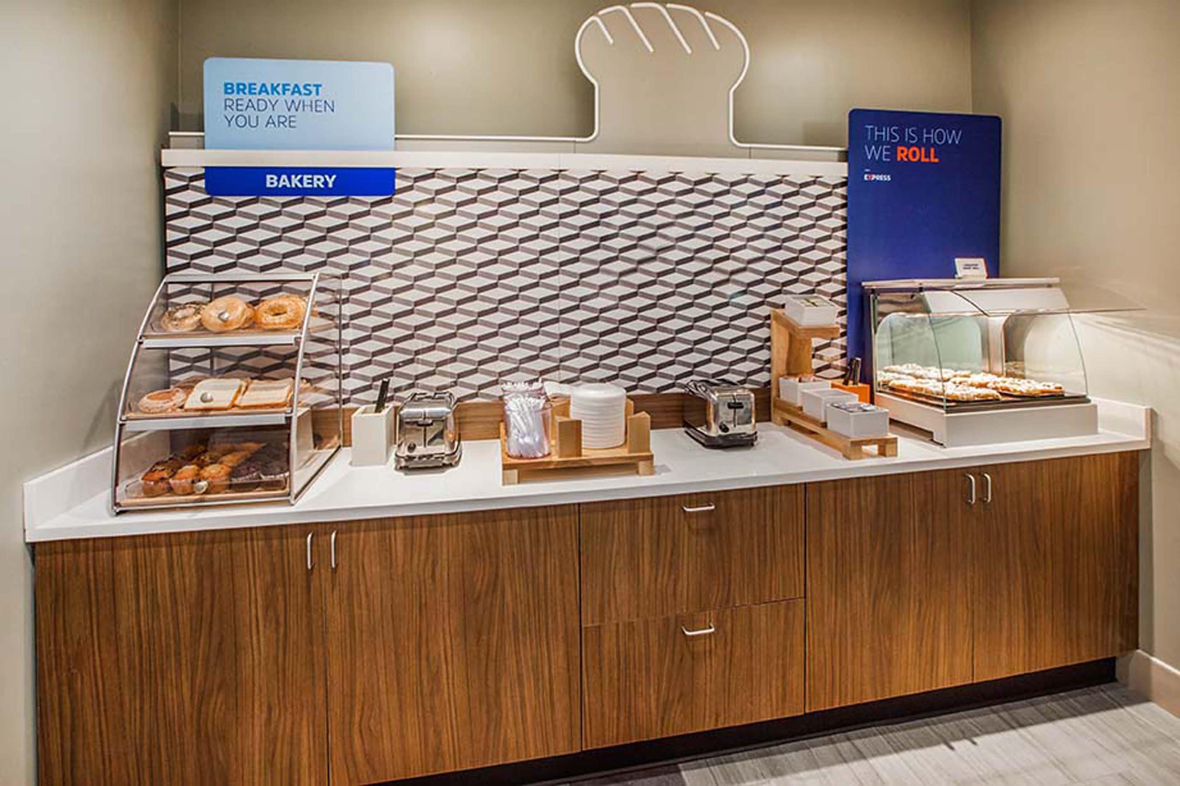Holiday Inn Express & Suites - Oxford By Ihg Buitenkant foto