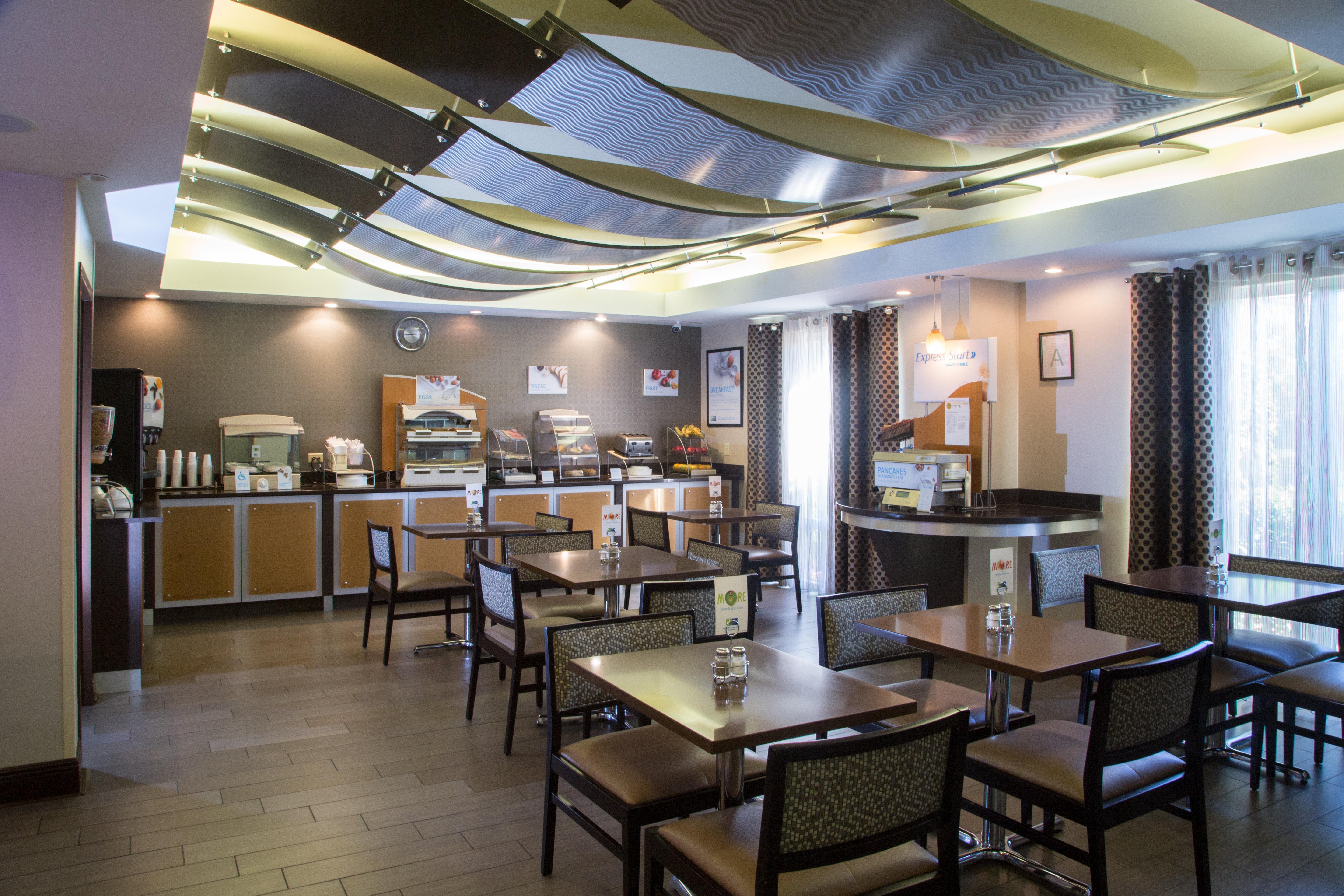 Holiday Inn Express & Suites - Oxford By Ihg Buitenkant foto