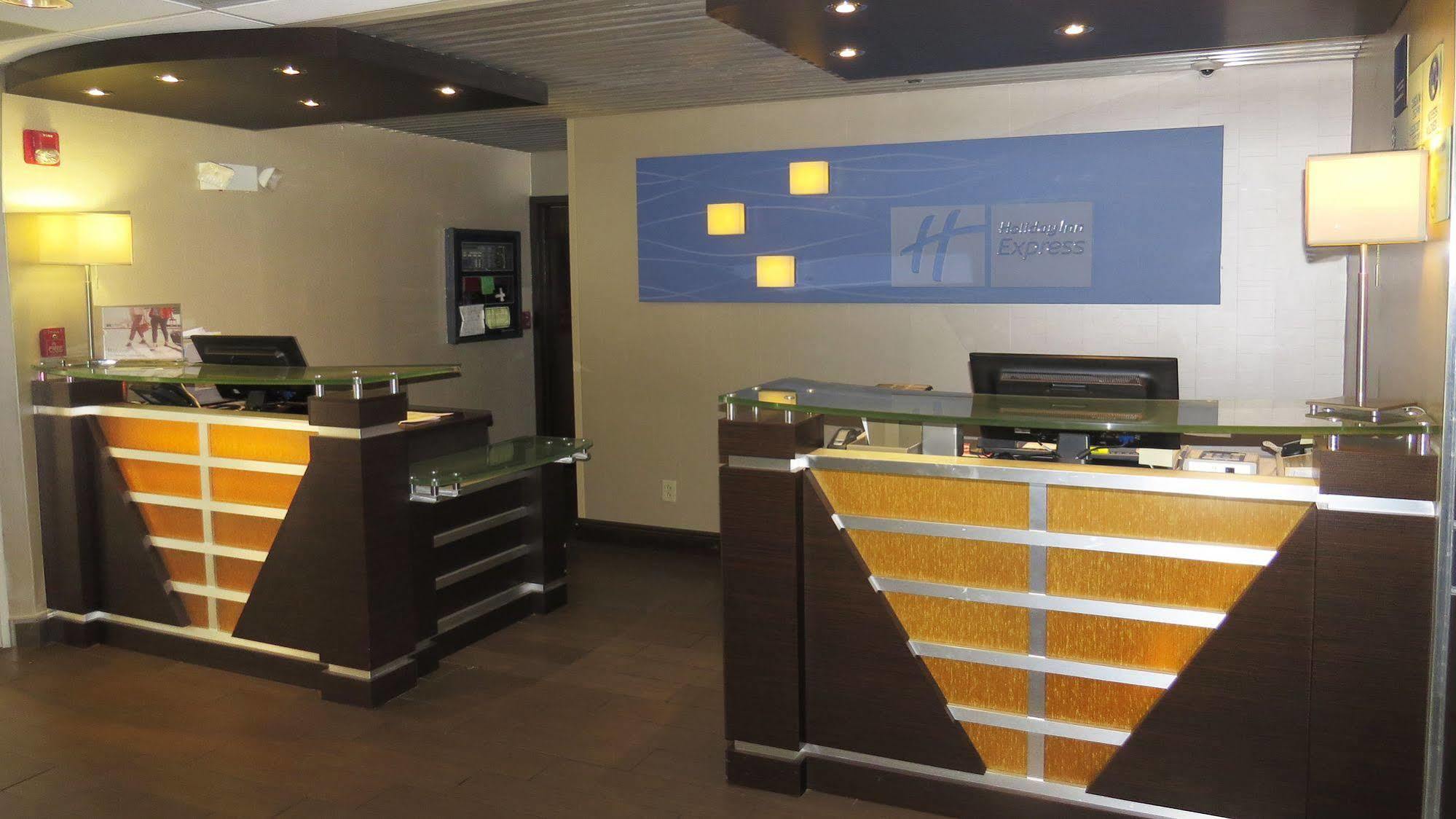 Holiday Inn Express & Suites - Oxford By Ihg Buitenkant foto