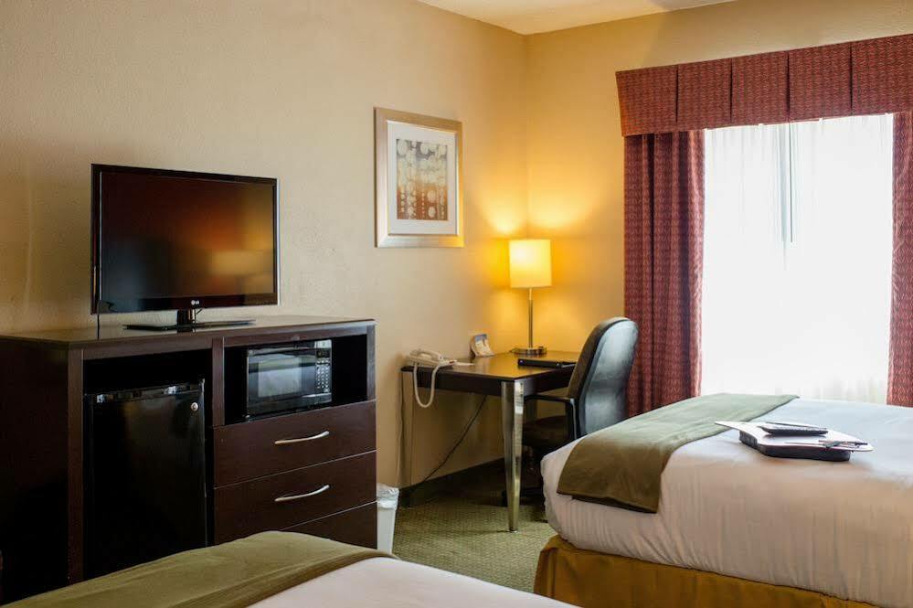 Holiday Inn Express & Suites - Oxford By Ihg Buitenkant foto