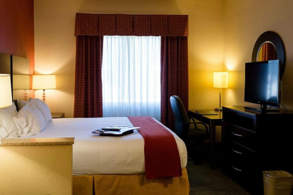 Holiday Inn Express & Suites - Oxford By Ihg Buitenkant foto
