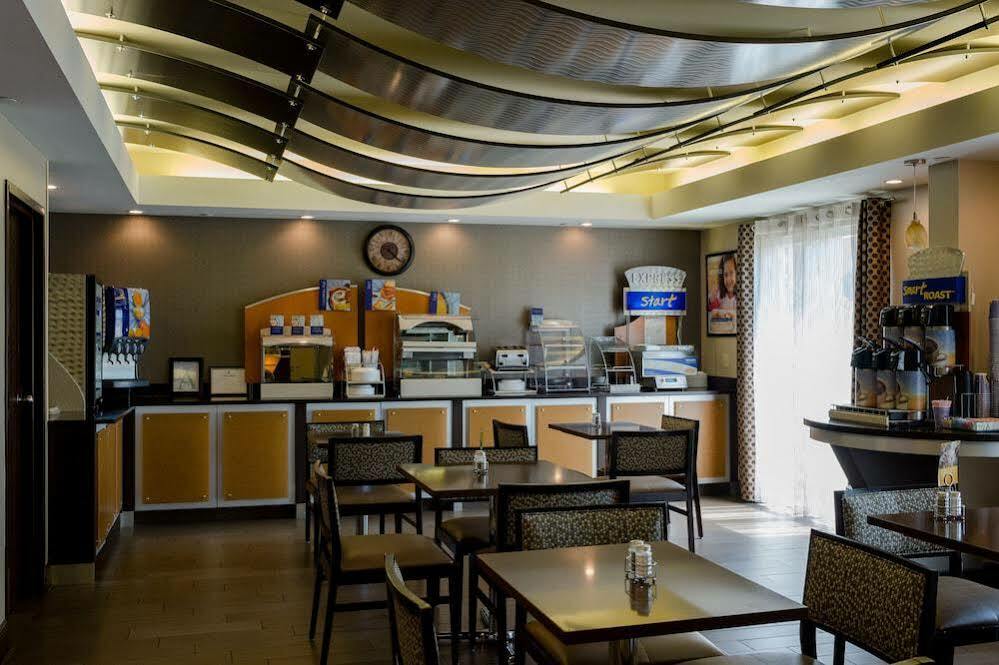Holiday Inn Express & Suites - Oxford By Ihg Buitenkant foto
